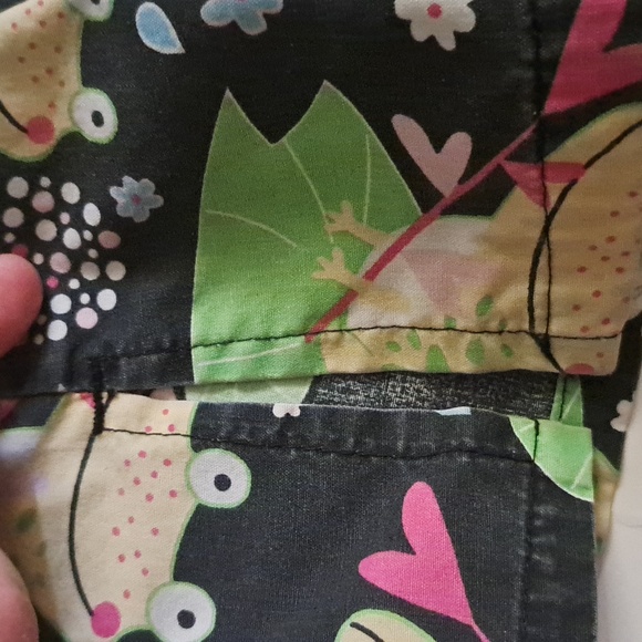 Scrub Studio Frog Scrub Top Size Medium - Picture 6 of 7